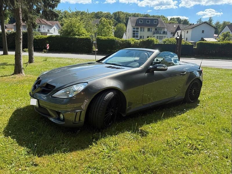 Grau Gebraucht 2004 Mercedes SLK350 AMG Cabrio | 11.900 € (Fairer Preis) - Bild 1/4
