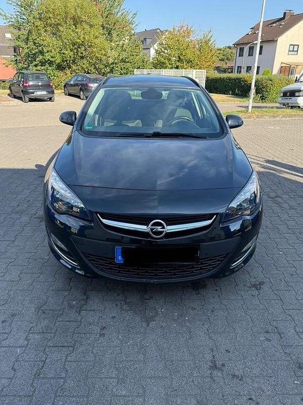Schwarz Gebraucht 2013 Opel Astra Sport Kombi | 3.500 € (Guter Preis) - Bild 1/4