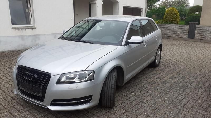 Silber Gebraucht 2011 Audi A3 Sportback Attraction Limousine | 7.899 € (Fairer Preis) - Bild 1/4