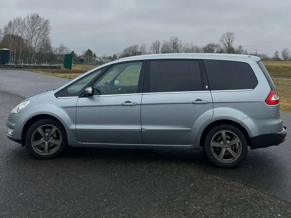 Gebraucht Ford Galaxy Ghia 140 PS (102 kW) 2009 Grau Van / Kleinbus
