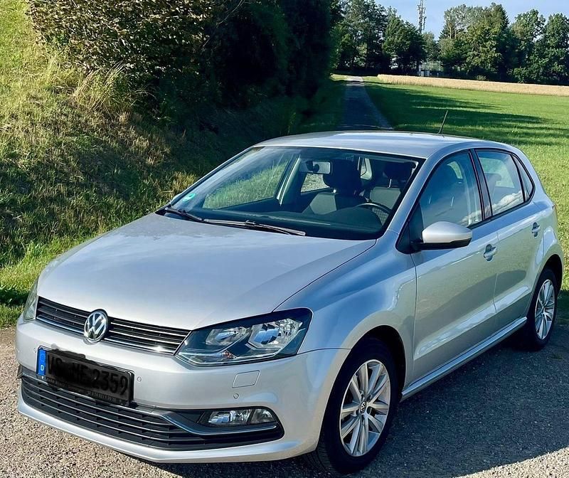 Silber Gebraucht 2017 VW Polo Comfortline Kleinwagen | 8.100 € (Guter Preis) - Bild 1/4