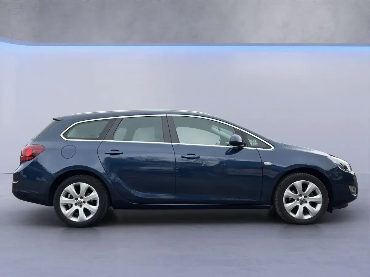 Gebraucht Opel Astra Sport 140 PS (102 kW) 2012 Blau Kombi