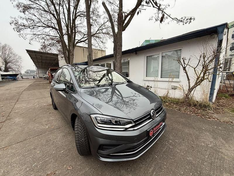 Gebraucht VW Golf VII Comfortline 131 PS (96 kW) 2019 Grau Limousine