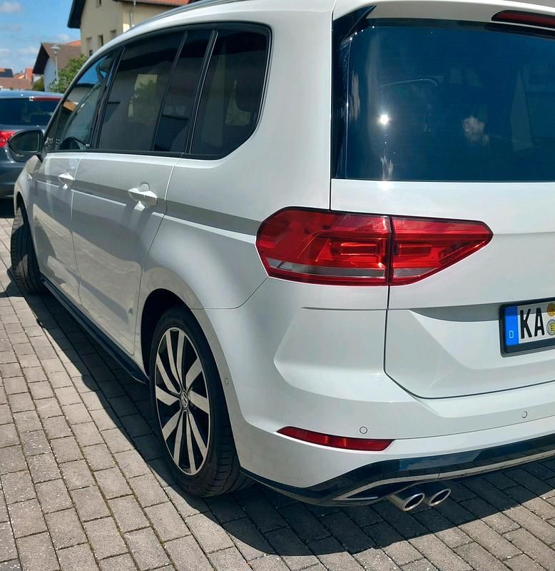 Gebraucht VW Touran R-line 150 PS (110 kW) 2020 Weiß Van / Kleinbus