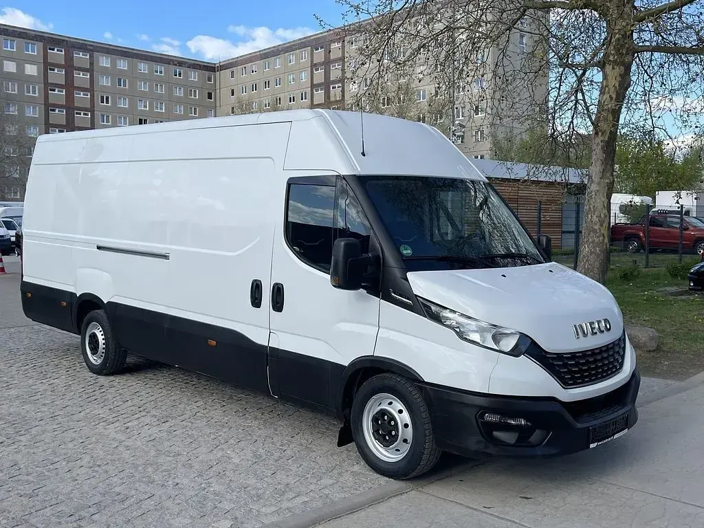 Używany Iveco Daily 156 KM (114 kW) 2021 Biały Van