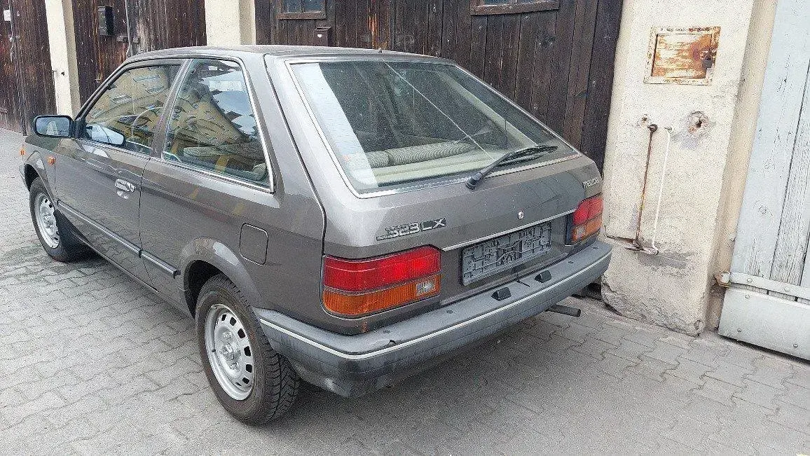 Gebraucht Mazda 323 54 PS (39 kW) 1985 Grau Limousine