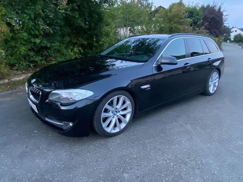 Schwarz Gebraucht 2011 BMW 530 Kombi | 9.250 € (Superpreis) - Bild 1/4