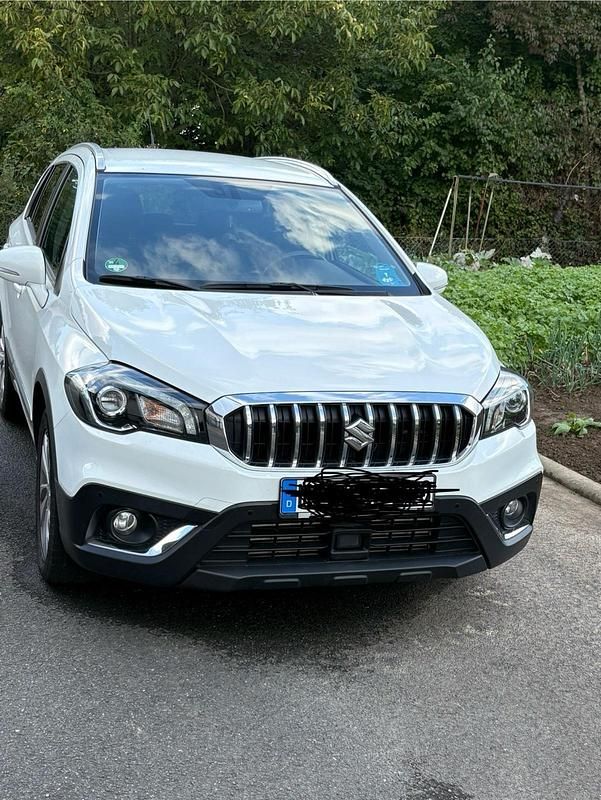 Weiß Gebraucht 2020 Suzuki SX4 Comfort SUV | 16.000 € - Bild 1/4
