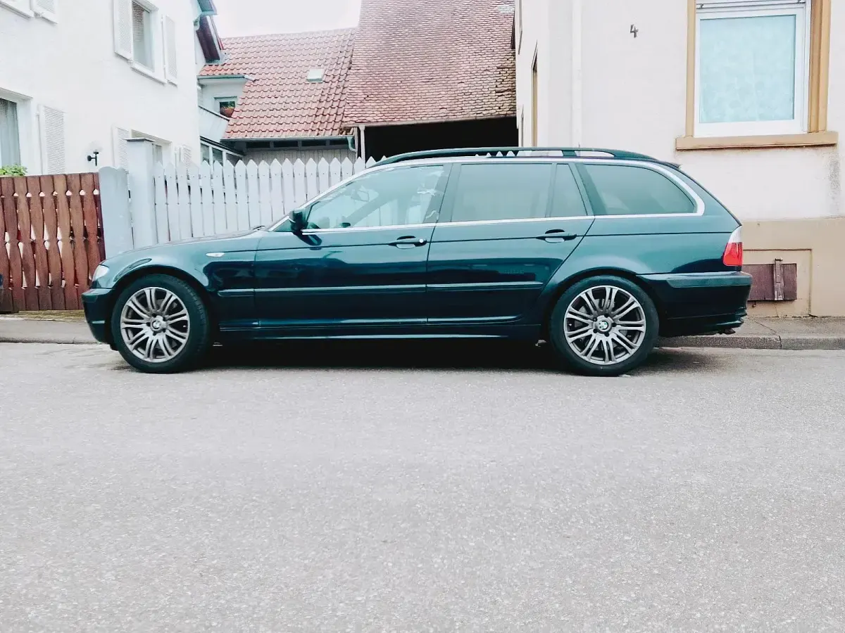 Gebraucht BMW 330 204 PS (150 kW) 2004 Blau Kombi