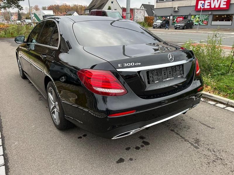 Gebraucht Mercedes E300 AMG 194 PS (142 kW) 2019 Schwarz Limousine