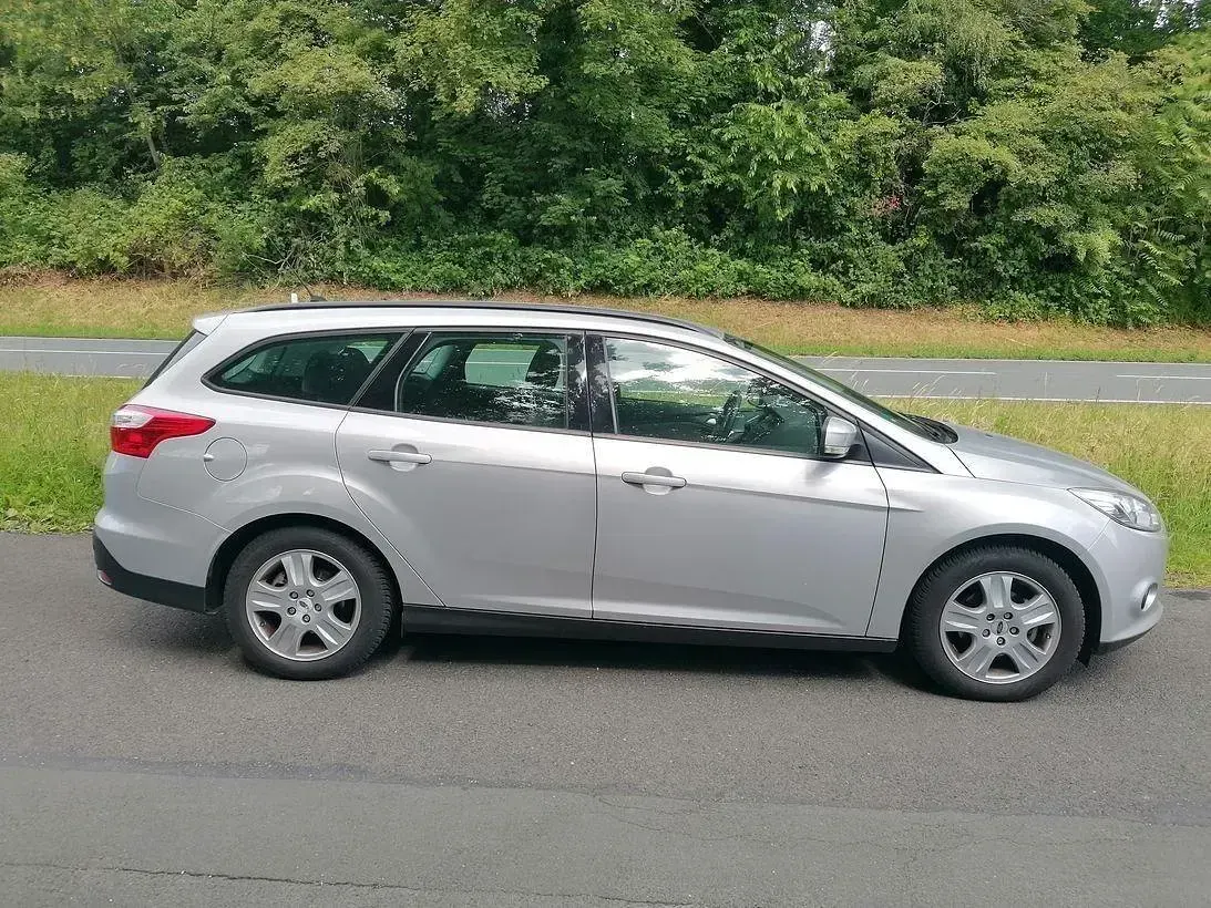 Gebraucht Ford Focus 105 PS (77 kW) 2012 Silber Kombi