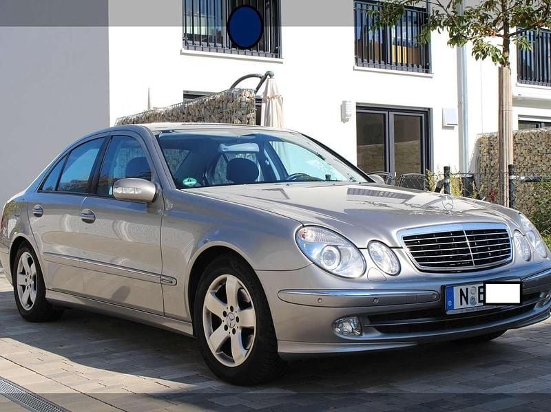 Silber Gebraucht 2004 Mercedes E200 Limousine | 7.000 € (Fairer Preis) - Bild 1/1