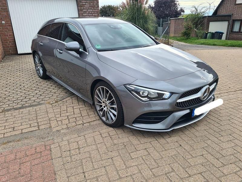 Grau Gebraucht 2021 Mercedes CLA180 Shooting Brake AMG line Kombi | 23.999 € (Guter Preis) - Bild 1/4