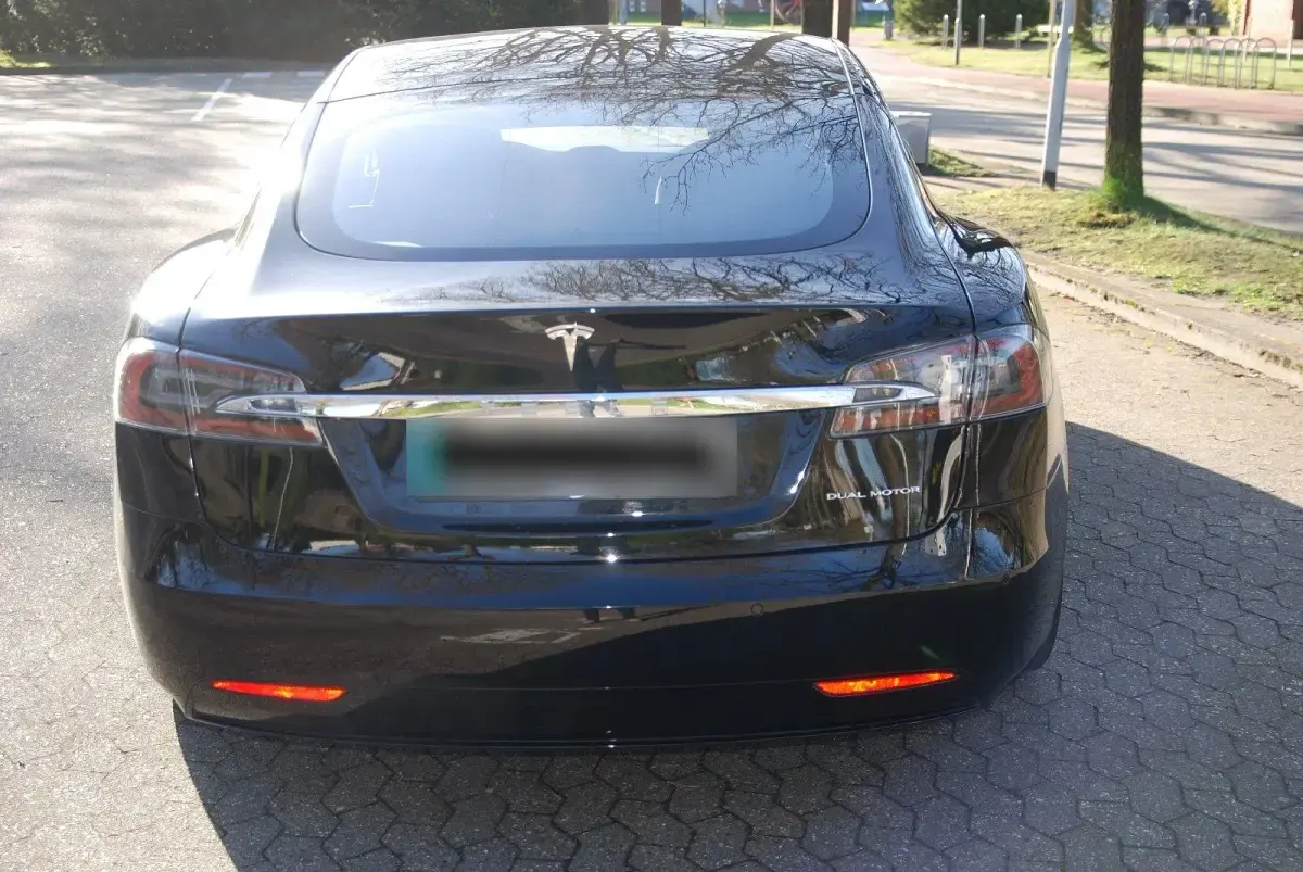 Used Tesla Model S 413 kW (562 HP) 2020 Black Hatchback