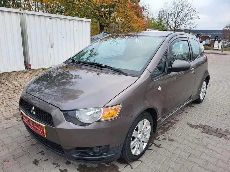 Granitbraun (m) Gebraucht 2012 Mitsubishi Colt Kleinwagen | 2.599 € (Fairer Preis) - Bild 1/4