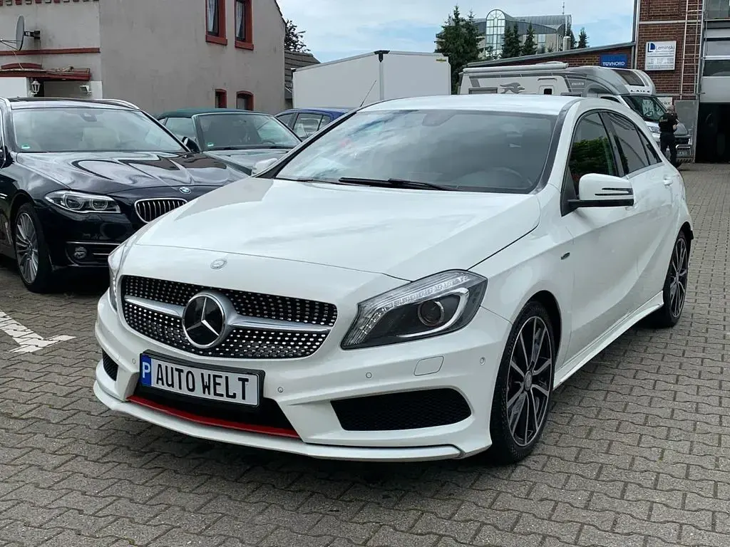 Gebraucht Mercedes A250 Sportline 211 PS (155 kW) 2014 Weiß Kleinwagen
