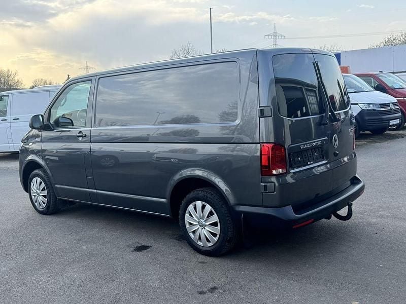 Gebraucht VW T6.1 150 PS (110 kW) 2023 Grau Van