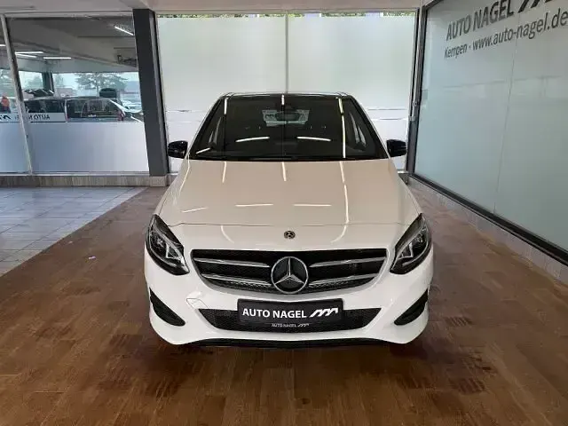 Gebraucht Mercedes B200 Urban 156 PS (114 kW) 2017 Weiß Kleinwagen