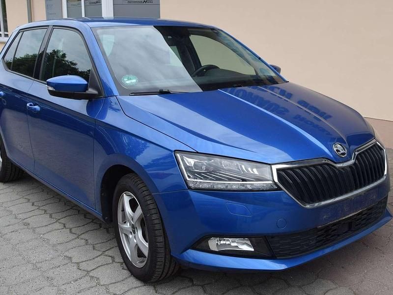 Raceblau metallic Gebraucht 2019 Skoda Fabia Style Kleinwagen | 13.290 € (Fairer Preis) - Bild 1/4