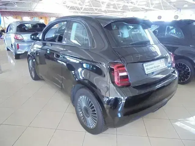 Gebraucht Fiat 500e Icon 86 kW (118 PS) 2022 Schwarz Limousine