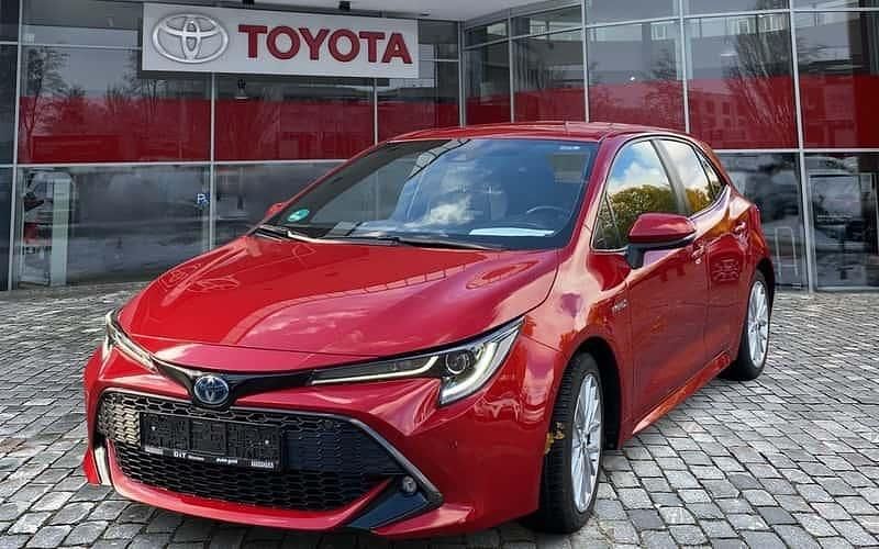 Rot Gebraucht 2019 Toyota Corolla Club Limousine | 18.990 € (Fairer Preis) - Bild 1/4