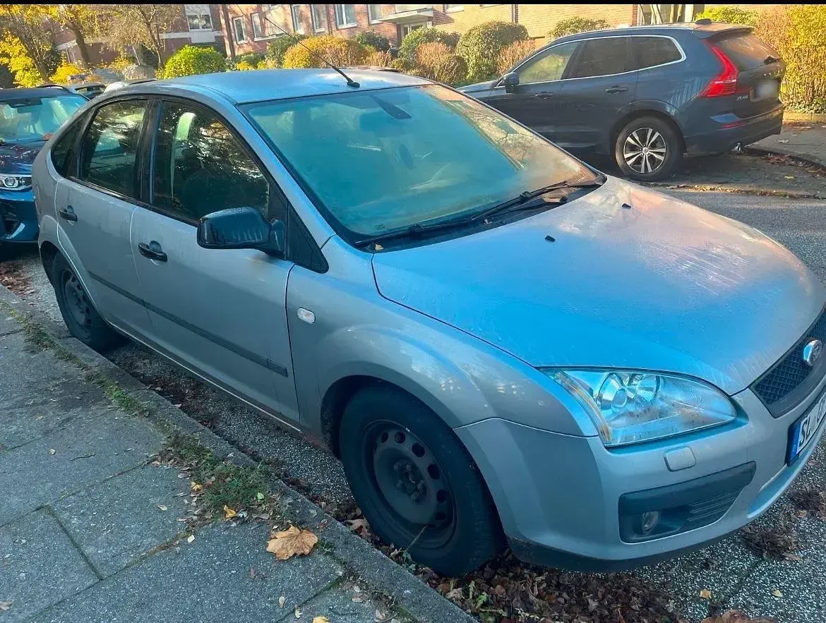 Gebraucht Ford Focus 90 PS (66 kW) 2005 Grau Limousine
