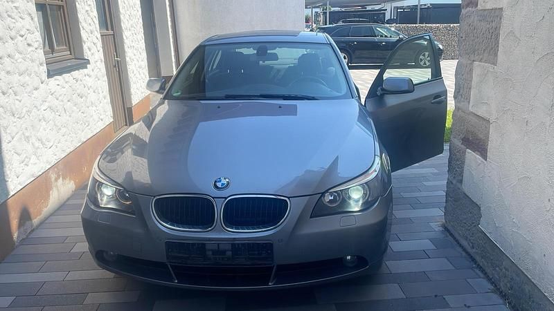 Silber Gebraucht 2004 BMW 520 Limousine | 3.000 € (Guter Preis) - Bild 1/4