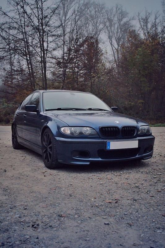 Blau Gebraucht 2003 BMW 316 Limousine | 2.700 € - Bild 1/4