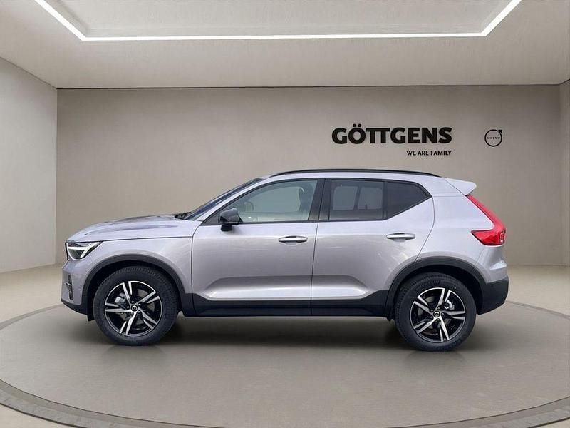 Neu Volvo XC40 Plus 197 PS (144 kW) 2026 Silber SUV