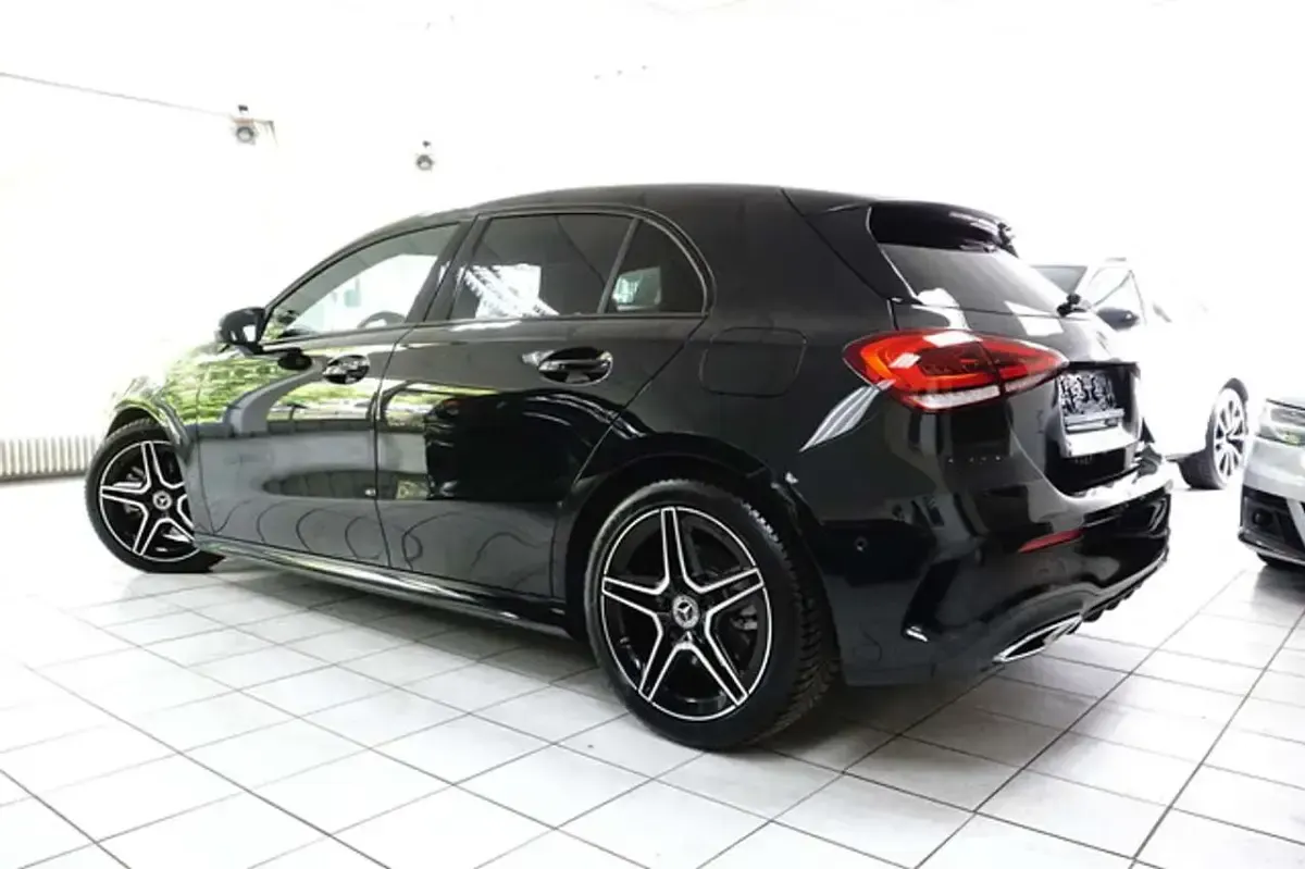Gebraucht Mercedes A250 AMG line 224 PS (164 kW) 2022 Schwarz Limousine
