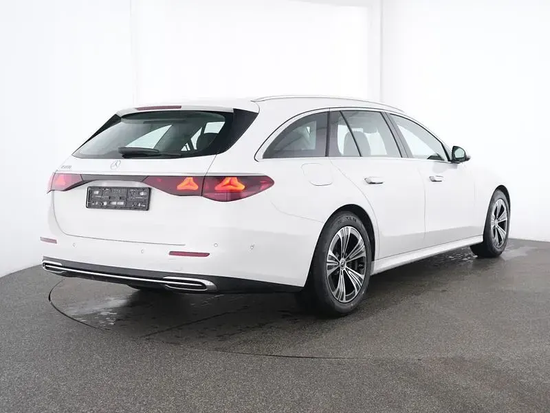 Gebraucht Mercedes E200 Avantgarde 204 PS (150 kW) 2025 Weiß Kombi