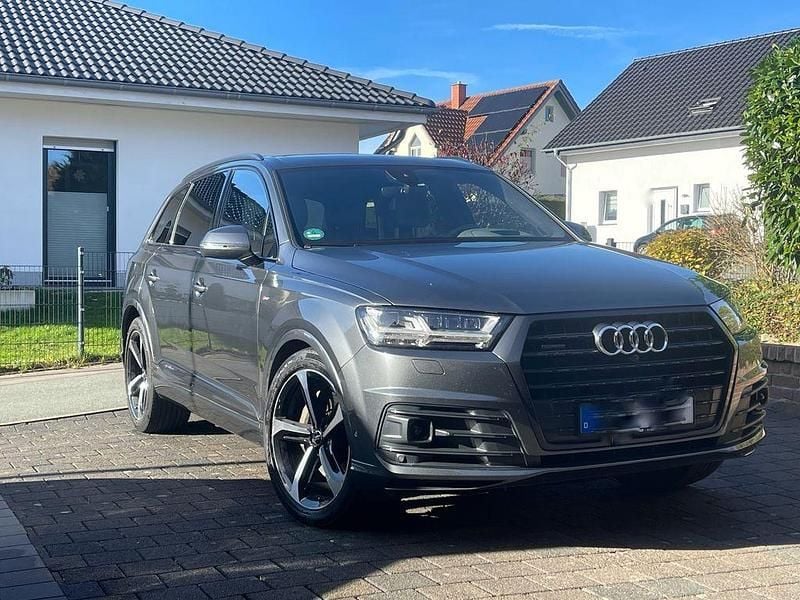 Grau Gebraucht 2017 Audi Q7 Exclusive SUV | 35.900 € (Teuer) - Bild 1/4