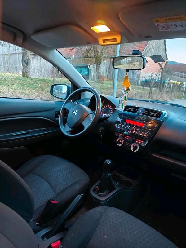 Gebraucht Mitsubishi Space Star 71 PS (52 kW) 2015 Blau Kleinwagen