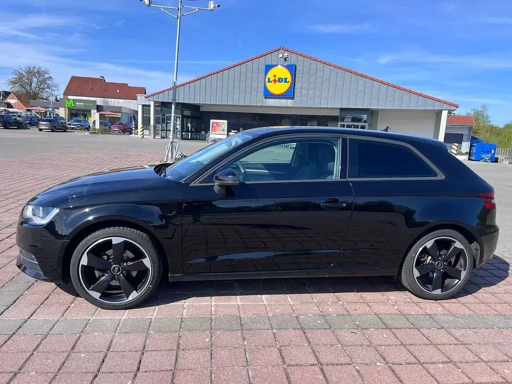 Gebraucht Audi A3 Ambiente 122 PS (89 kW) 2013 Schwarz Limousine