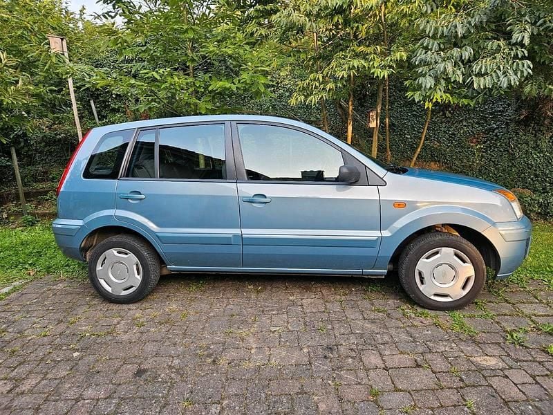 Blau Gebraucht 2009 Ford Fusion Kleinwagen | 2.500 € (Fairer Preis) - Bild 1/4