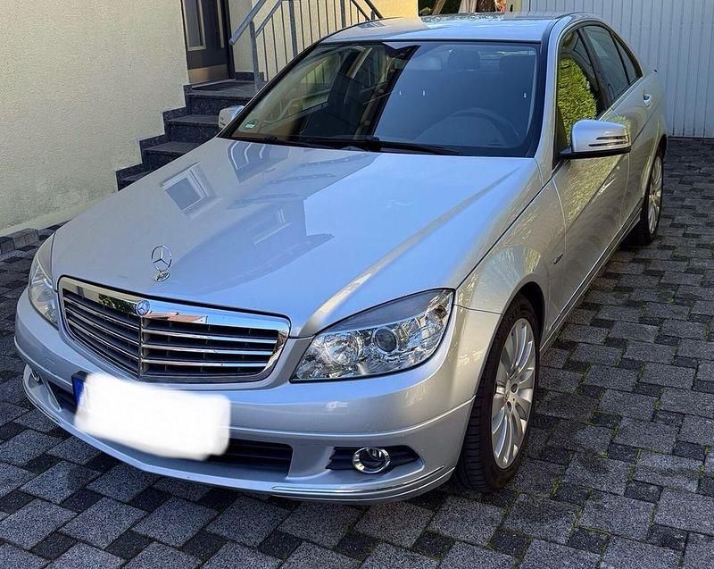 Silber Gebraucht 2008 Mercedes C200 Elegance Limousine | 7.900 € (Fairer Preis) - Bild 1/4