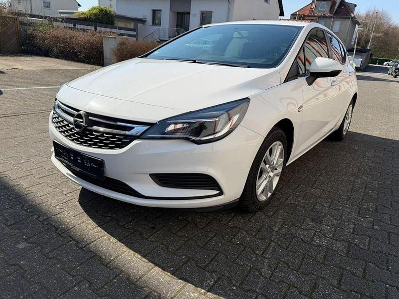 Gebraucht Opel Astra Edition 105 PS (77 kW) 2018 Other Limousine