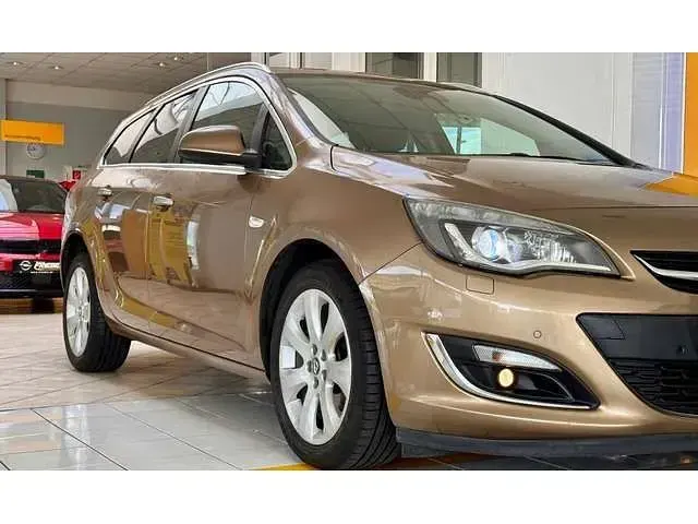 Używany Opel Astra 140 KM (102 kW) 2013 Brązowy Kombi