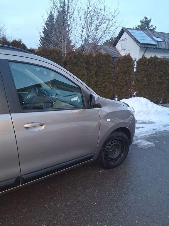 Gebraucht Dacia Lodgy Ambiance 83 PS (61 kW) 2012 Braun Van / Kleinbus