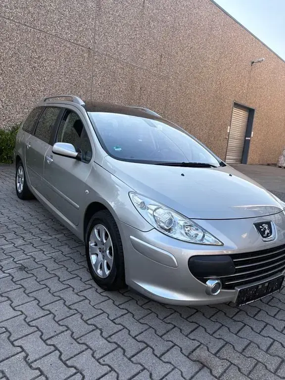 Gebraucht Peugeot 307 Premium 109 PS (80 kW) 2007 Grau Limousine