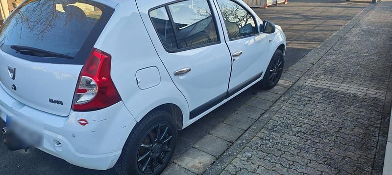 Gebraucht Dacia Sandero 75 PS (55 kW) 2009 Weiß Kleinwagen