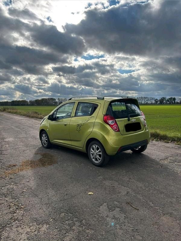 Grün Gebraucht 2013 Chevrolet Spark Kleinwagen | 2.500 € (Fairer Preis) - Bild 1/4
