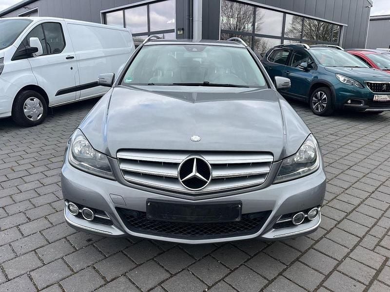 Gebraucht Mercedes C180 156 PS (114 kW) 2011 Silber Kombi