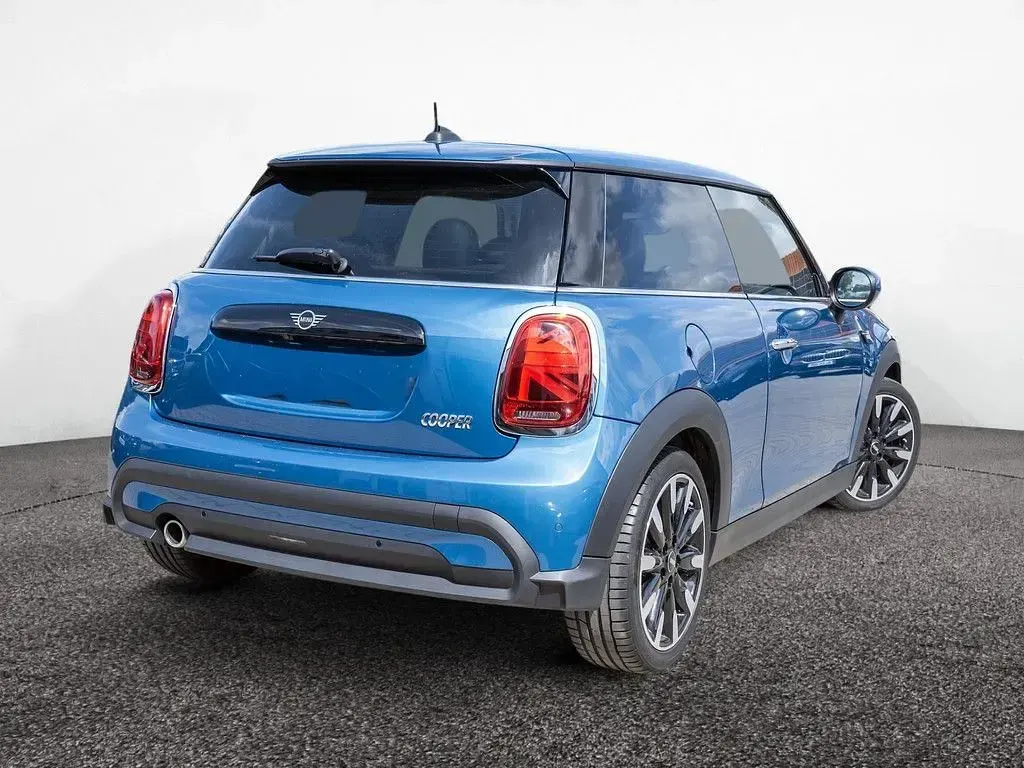 Gebraucht Mini Cooper Classic 136 PS (100 kW) 2024 Blau Kleinwagen