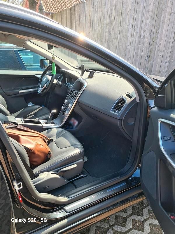 Gebraucht Volvo XC60 156 PS (114 kW) 2017 Schwarz SUV