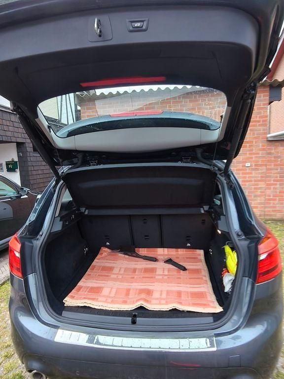 Gebraucht BMW 218 Active Tourer 150 PS (110 kW) 2018 Grau Van / Kleinbus