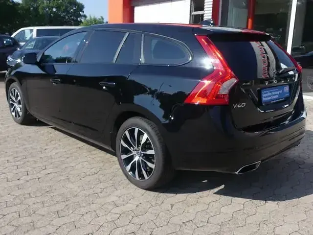 Gebraucht Volvo V60 Linje Svart 190 PS (139 kW) 2018 Schwarz Kombi