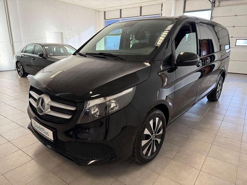 Schwarz Gebraucht 2021 Mercedes V250 Van / Kleinbus | 29.999 € (Superpreis) - Bild 1/4
