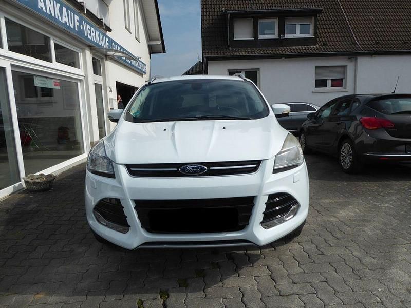 Gebraucht Ford Kuga Titanium 140 PS (102 kW) 2013 Weiß SUV