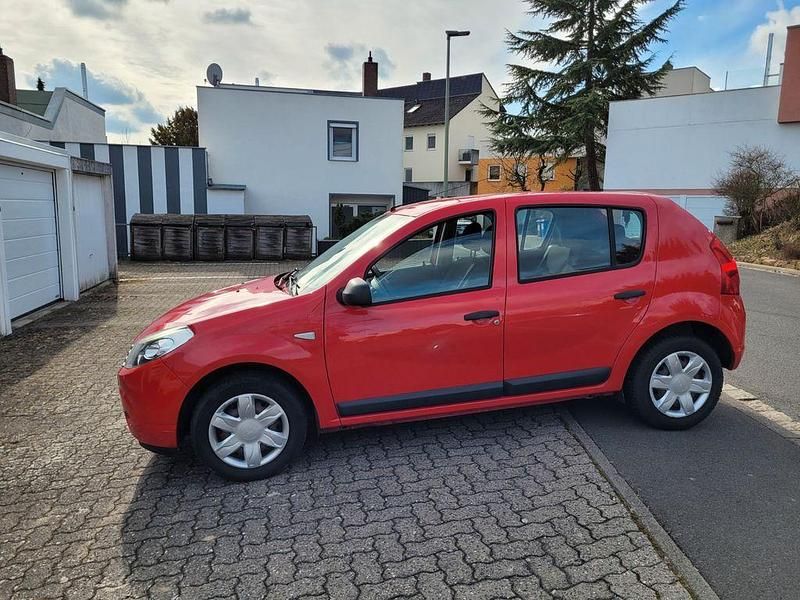 Gebraucht Dacia Sandero Lauréate 75 PS (55 kW) 2010 Rot Limousine